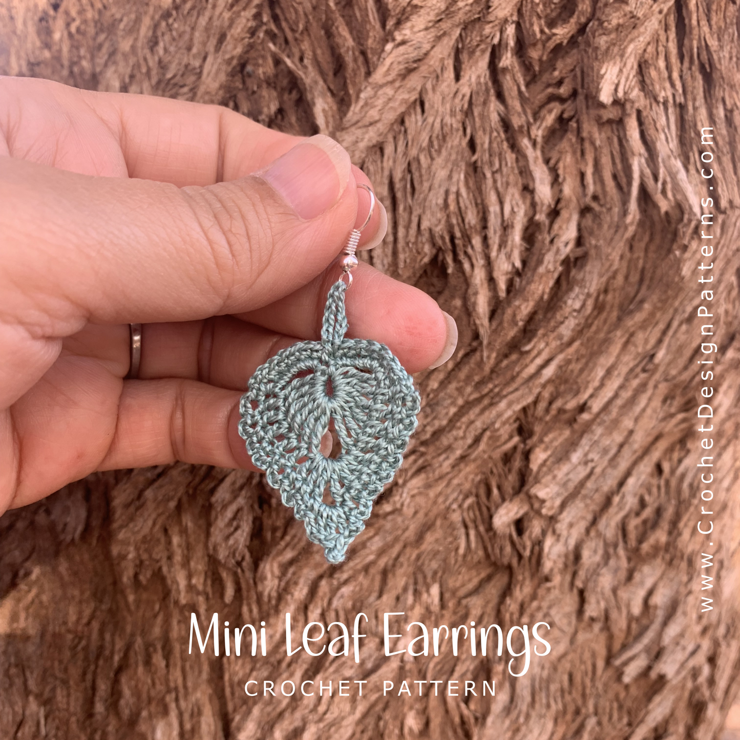 Mini leaf earrings