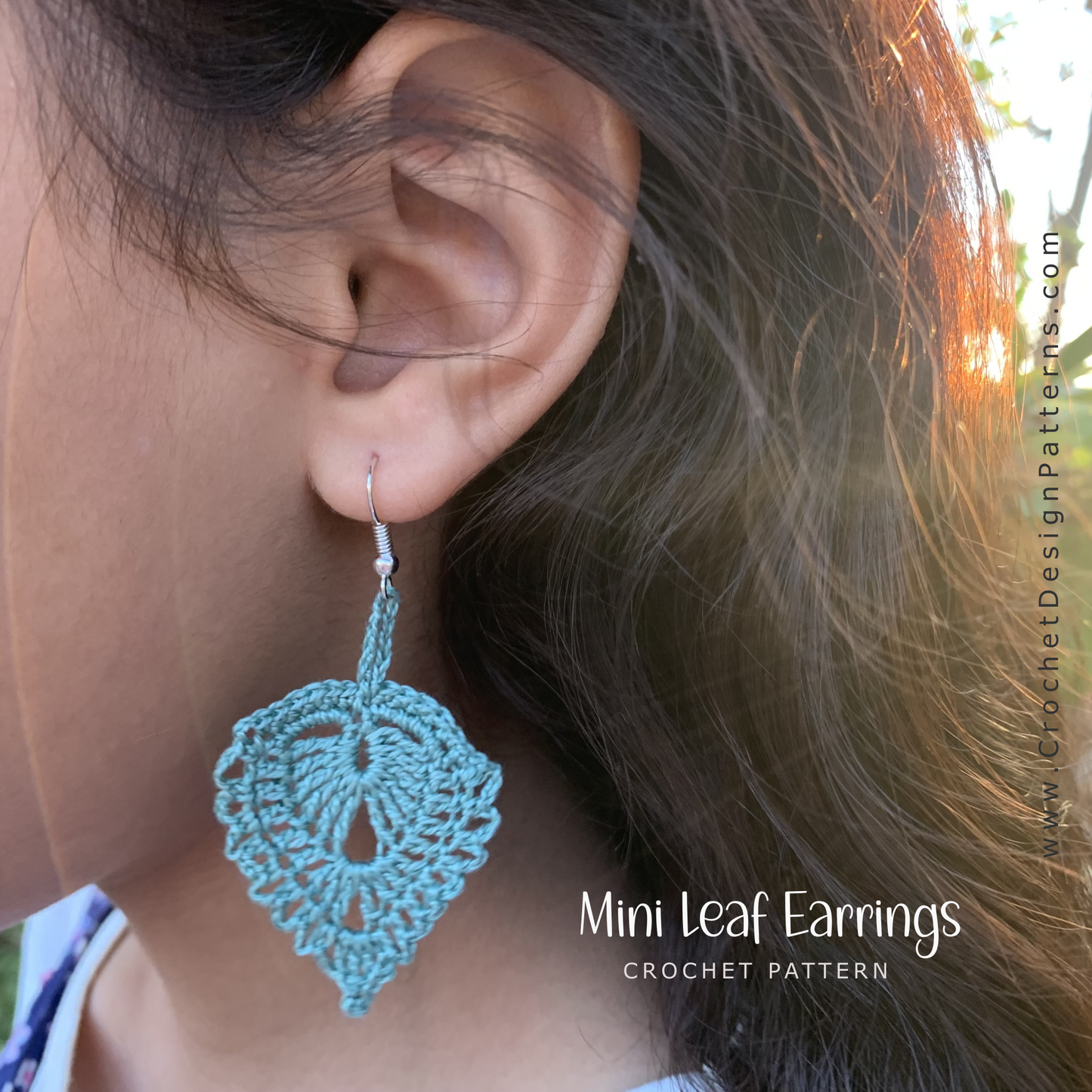 Mini leaf earrings