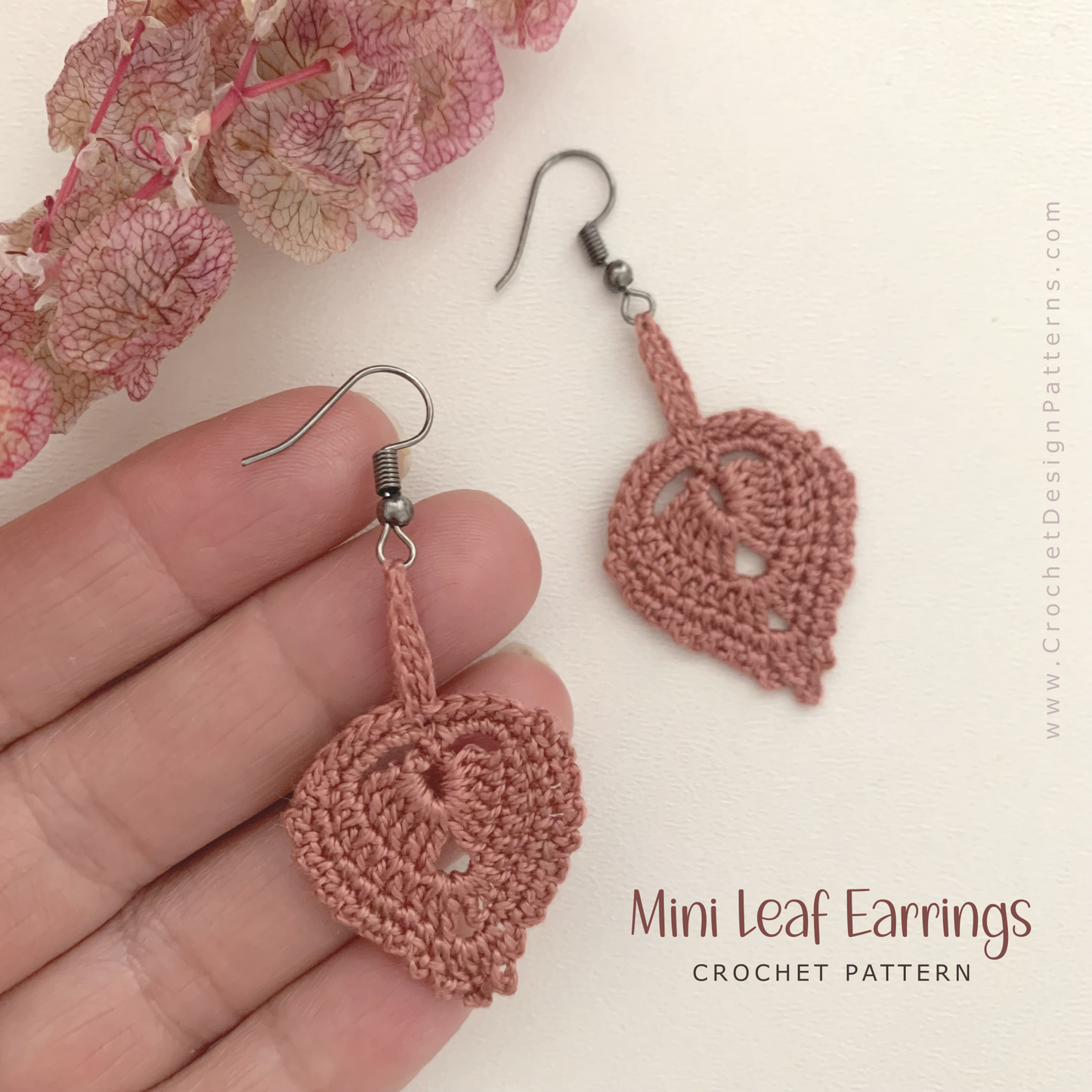 Mini leaf earrings