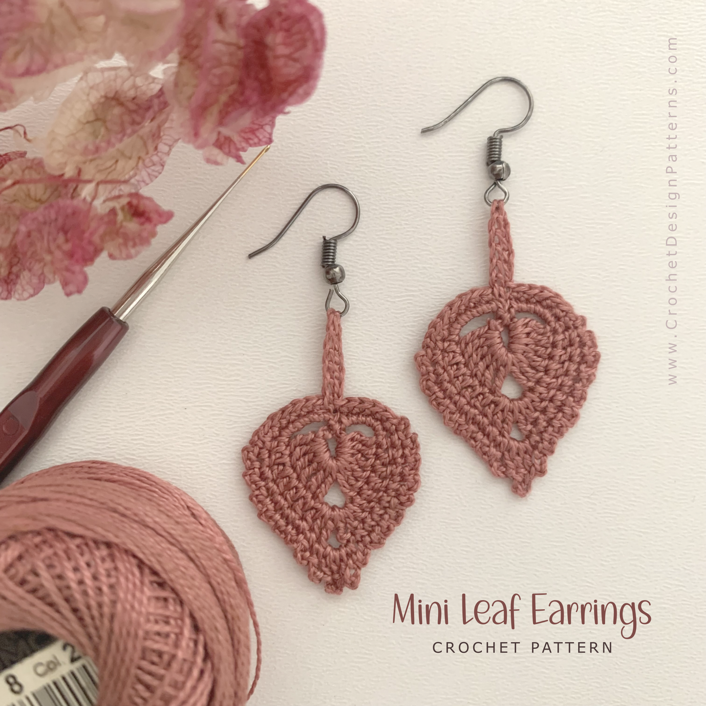 Mini leaf earrings